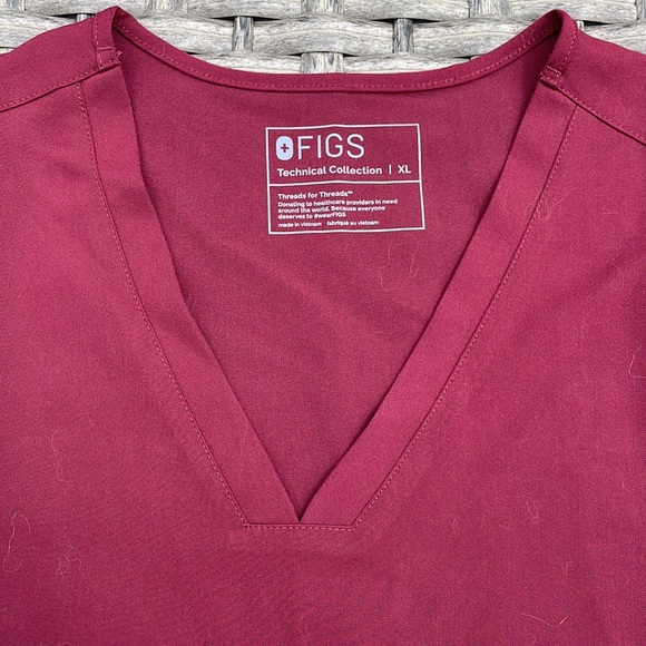 Fig’s Maroon Scrub Top - Picture 4 of 5